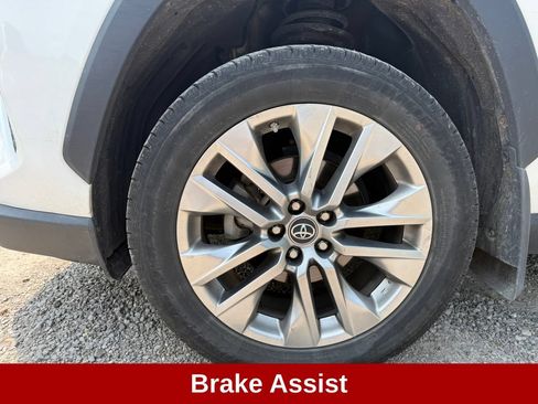 Used 2019 Toyota RAV4 XLE Premium w/ Cold Weather Package AWD/4WD image 12