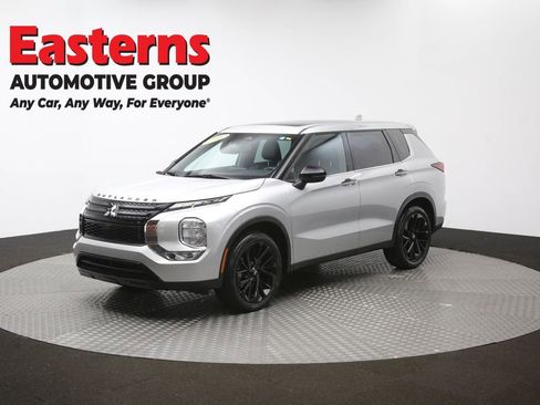 Used 2022 Mitsubishi Outlander SE image 55