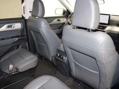 New 2026 Ford Explorer Active RWD image 34