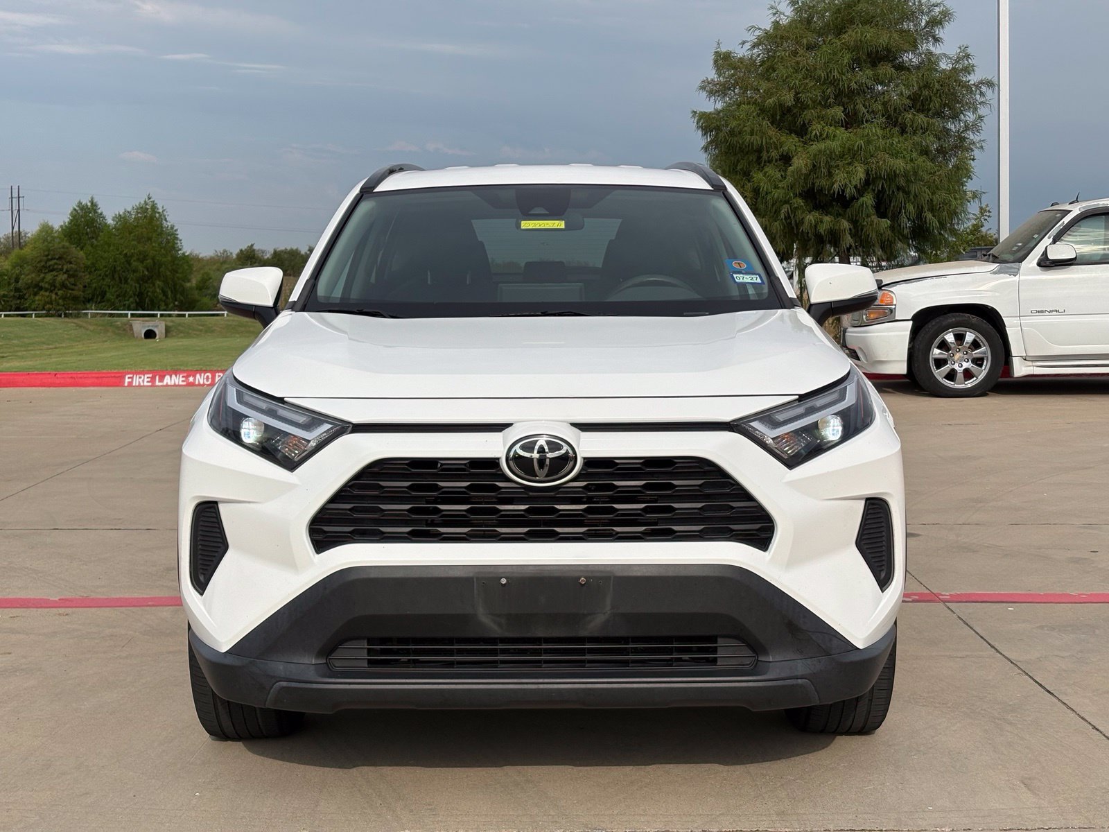 Used 2022 Toyota RAV4 XLE FWD image 2