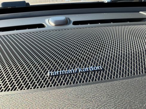 Used 2022 Volvo XC40 T4 R-Design w/ Advanced Package image 21