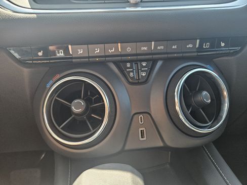 Used 2025 Chevrolet Blazer LT AWD/4WD image 14