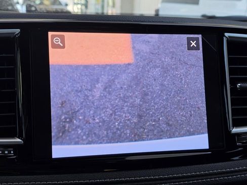 New 2026 Chrysler Pacifica Limited w/ Uconnect Theater Family Group image 25