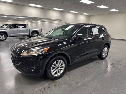 Certified 2024 Toyota Corolla Cross XLE image 39