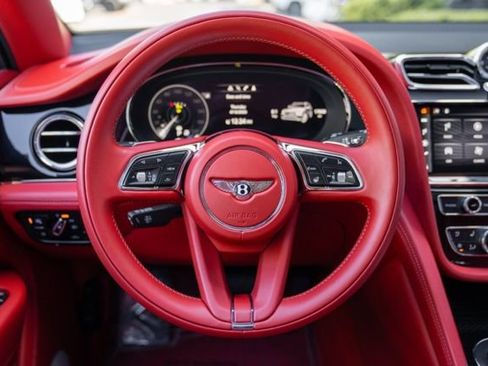 Used 2022 Bentley Bentayga image 35