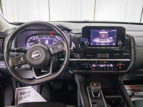 Used 2024 Nissan Pathfinder SV AWD/4WD image 16
