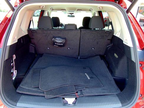 Used 2024 Nissan Rogue SV image 11