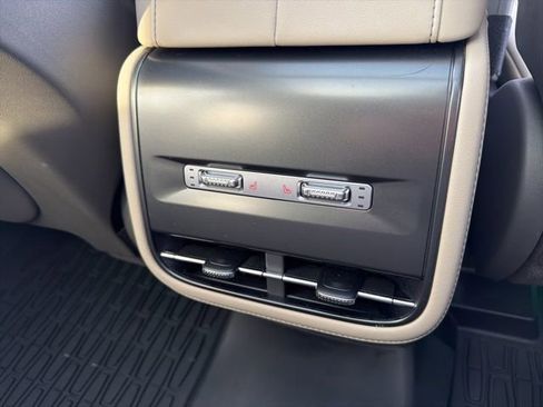 Used 2025 Lincoln Nautilus Reserve image 16