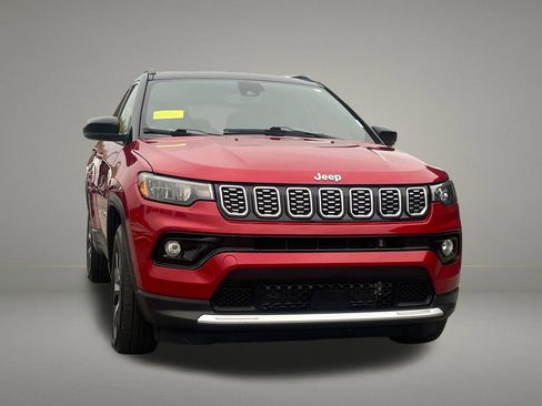 Used 2025 Jeep Compass Limited AWD/4WD image 8