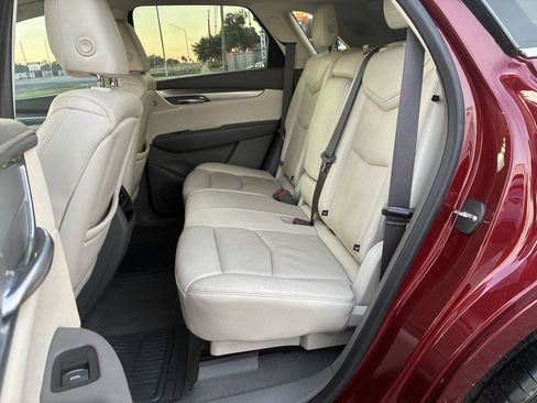 Used 2018 Cadillac XT5 Luxury w/ Driver Awareness Package FWD image 10