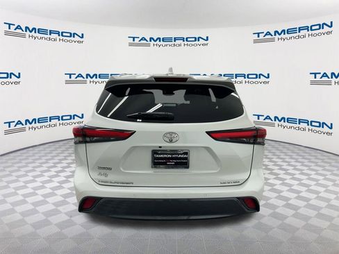 Used 2023 Toyota Highlander Limited FWD image 4