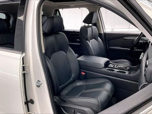 Certified 2025 Honda Pilot Touring image 7