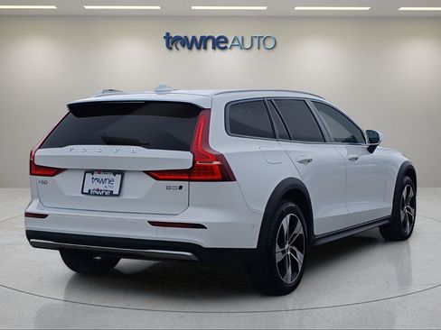 Used 2025 Volvo V60 B5 Cross Country Plus AWD/4WD image 5