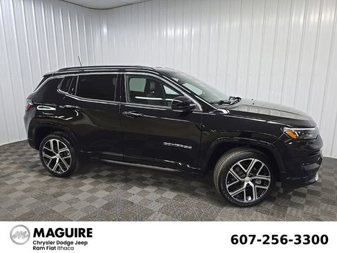 Used 2024 Jeep Compass Limited w/ Elite Group AWD/4WD image 1