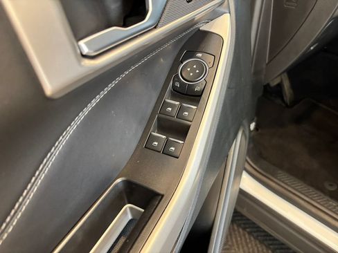 Used 2024 Ford Explorer XLT AWD/4WD image 14