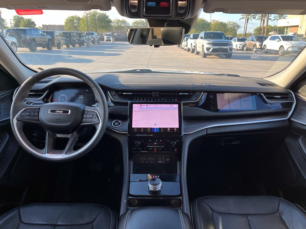Used 2023 Jeep Grand Cherokee Limited w/ Luxury Tech Group II RWD image 13