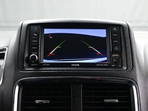 Used 2019 Dodge Grand Caravan SE w/ UConnect Hands-Free Group image 16