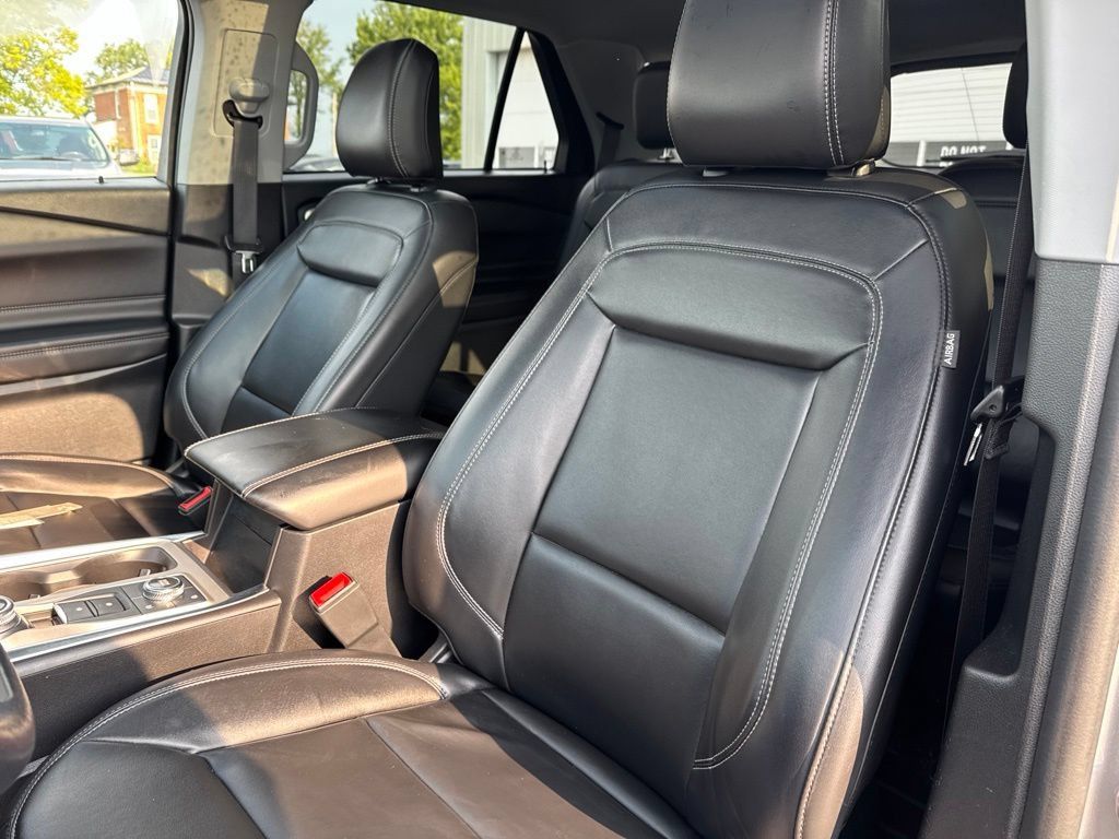 Used 2023 Ford Explorer XLT w/ Equipment Group 202A AWD/4WD image 31