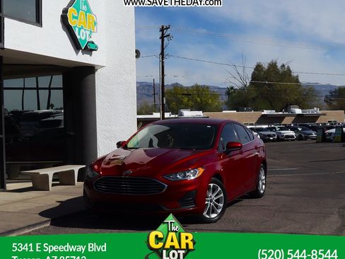Used 2019 Ford Fusion SE FWD image 1