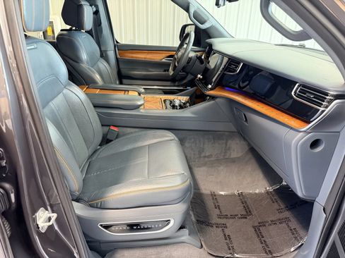Used 2022 Jeep Grand Wagoneer Series II w/ Convenience Group III AWD/4WD image 32
