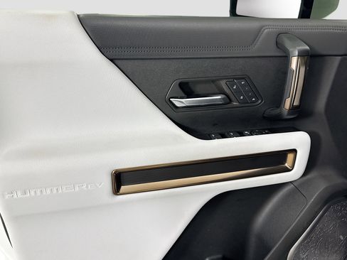 Used 2024 GMC Hummer EV 2X w/ LPO, Illumination Package image 18
