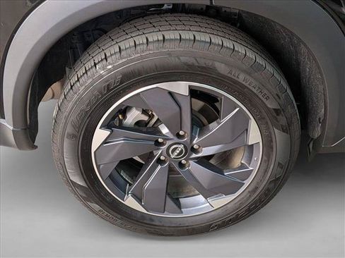 Used 2025 Nissan Rogue SV FWD image 30