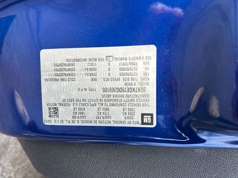 Used 2013 Chevrolet Avalanche LTZ image 29