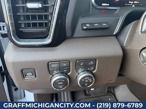 Used 2026 GMC Sierra 1500 Denali w/ Denali Reserve Package AWD/4WD image 13