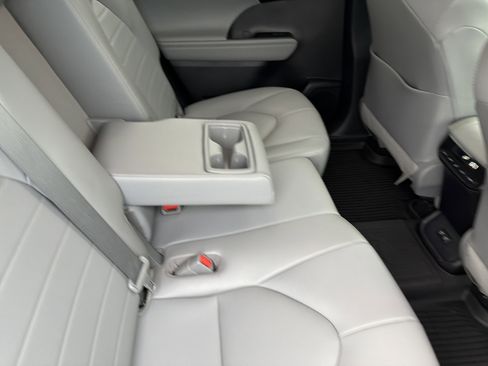 Used 2021 Toyota Highlander XLE AWD/4WD image 66