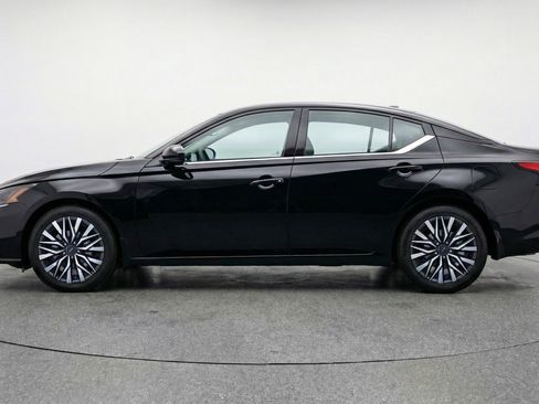 Used 2025 Nissan Altima 2.5 SV image 5