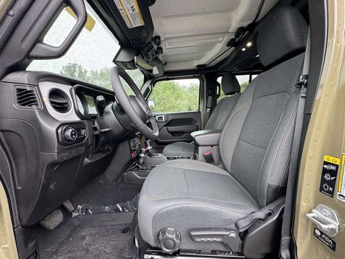 Used 2025 Jeep Gladiator Sport AWD/4WD image 12