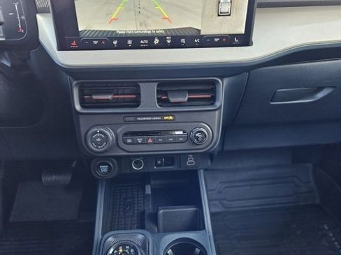 Used 2025 Ford Maverick Lariat w/ 4K Tow Package image 10