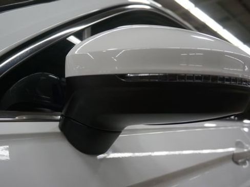 Certified 2021 Volkswagen Tiguan SE w/ Panoramic Sunroof Package image 78