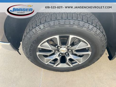 Used 2024 Chevrolet Silverado 1500 LT image 32