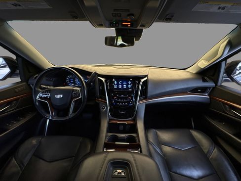 Used 2019 Cadillac Escalade ESV Luxury image 22