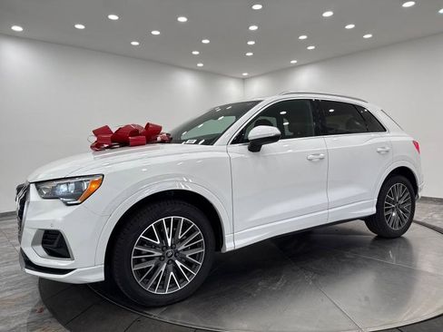 Used 2022 Audi Q3 2.0T Premium w/ Convenience Package image 3