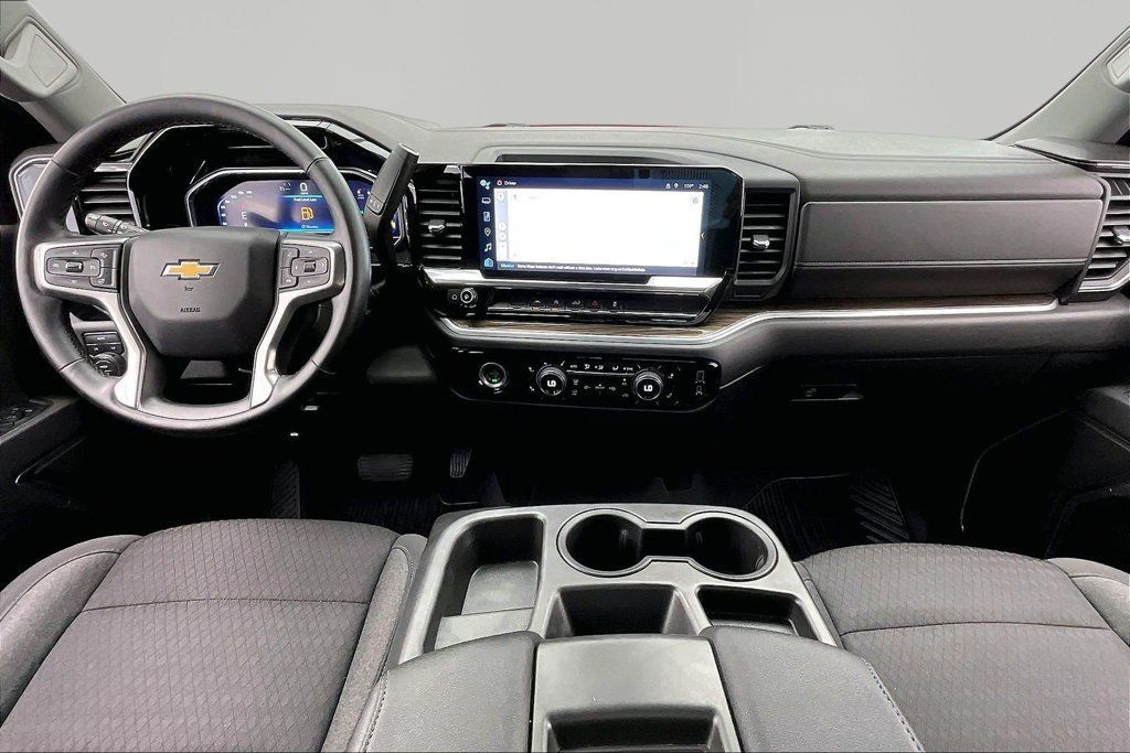 Used 2023 Chevrolet Silverado 1500 LT AWD/4WD image 16
