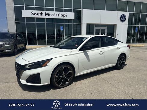 Used 2024 Nissan Altima 2.5 SR FWD image 1