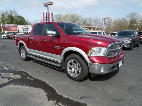 Used 2014 RAM 1500 Laramie w/ Convenience Group AWD/4WD image 3