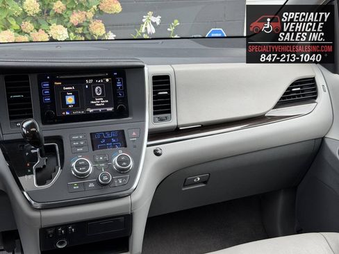 Used 2015 Toyota Sienna XLE FWD image 34