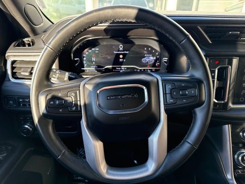 Used 2023 GMC Yukon Denali image 12