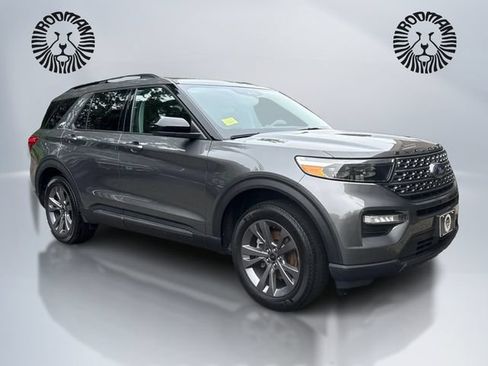 Used 2023 Ford Explorer XLT w/ Equipment Group 202A AWD/4WD image 3