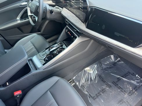 Used 2025 Audi Q5 Premium Plus AWD/4WD image 38