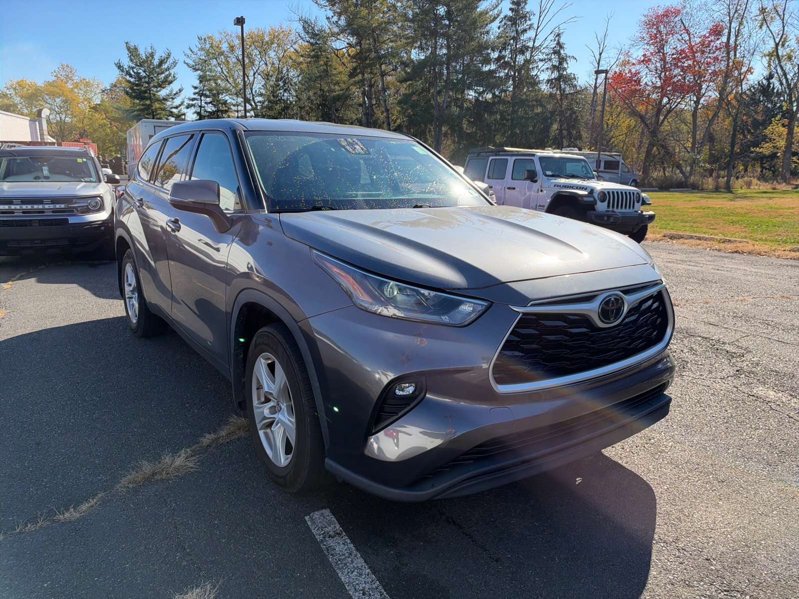 Used 2021 Toyota Highlander LE AWD/4WD image 3