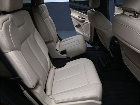 Used 2023 Jeep Grand Cherokee L Limited w/ Luxury Tech Group II image 24