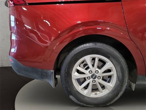 Used 2024 Kia Carnival LX image 25