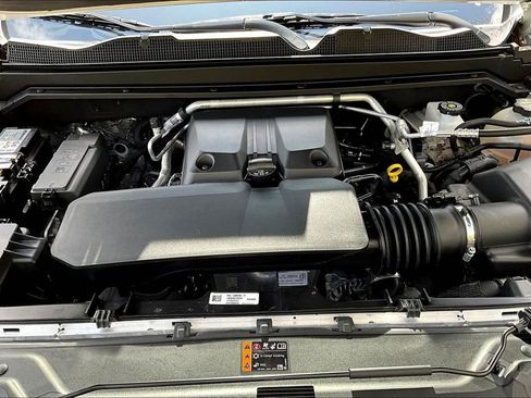 Used 2024 Chevrolet Colorado Z71 w/ Z71 Convenience Package 2 image 21