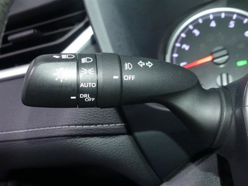 Used 2021 Toyota RAV4 XLE AWD/4WD image 34