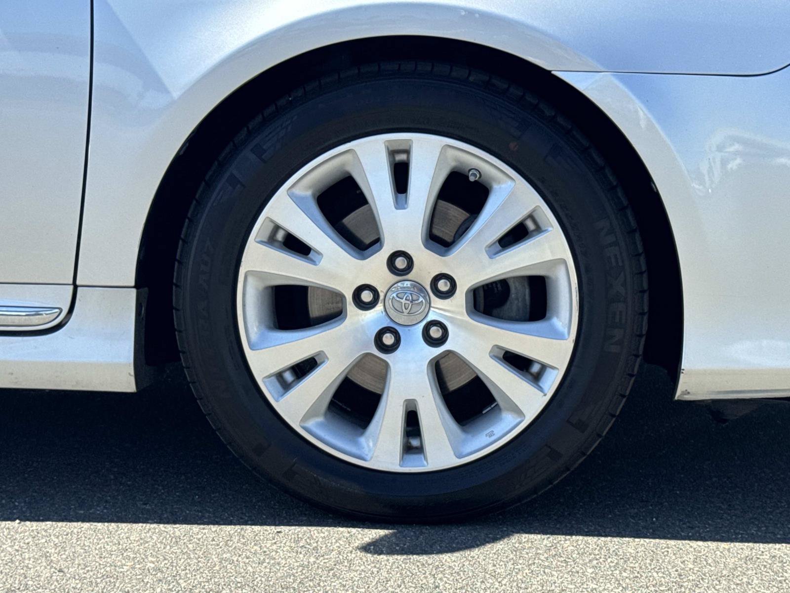 Used 2012 Toyota Avalon FWD image 33
