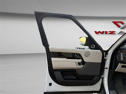 Used 2020 Land Rover Range Rover HSE image 11